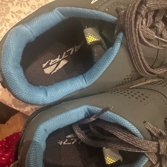 Altra - Picture 5 of 13